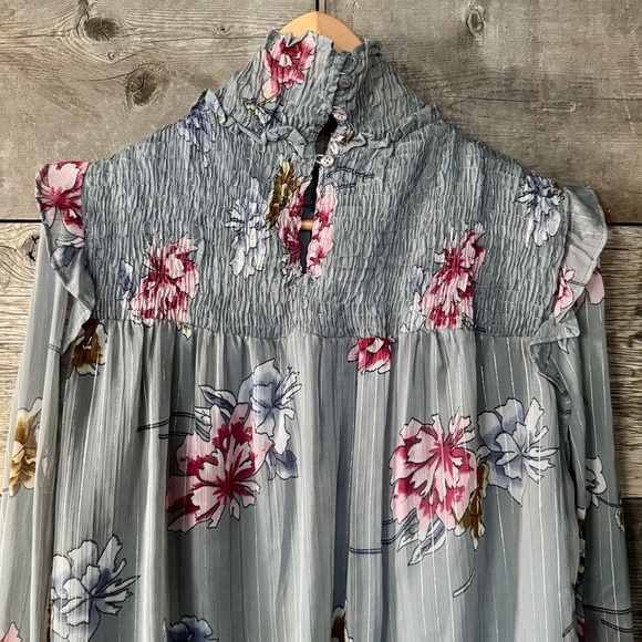 Walter Baker Floral Smocked Ruffle Blouse Gray Pink Flounce Feminine Romantic M - Picture 9 of 12